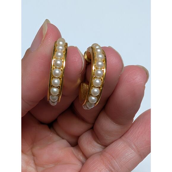 Trifari Gold-Tone Pearl Hoop Earrings – Signed - Picture 3 of 4